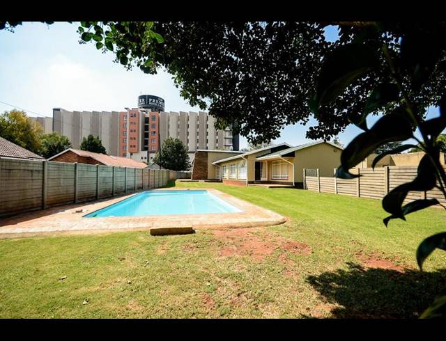 15 BEDROOM HOUSE FOR SALE IN RHODESFIELD